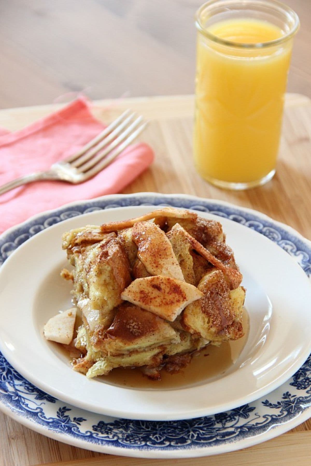 These 35 Scrumptious Make Ahead Brunch Casseroles will make your life over the holidays so much easier. Plus, everyone will be delighted with any one of these casseroles for the holidays. Apple french toast on plate.